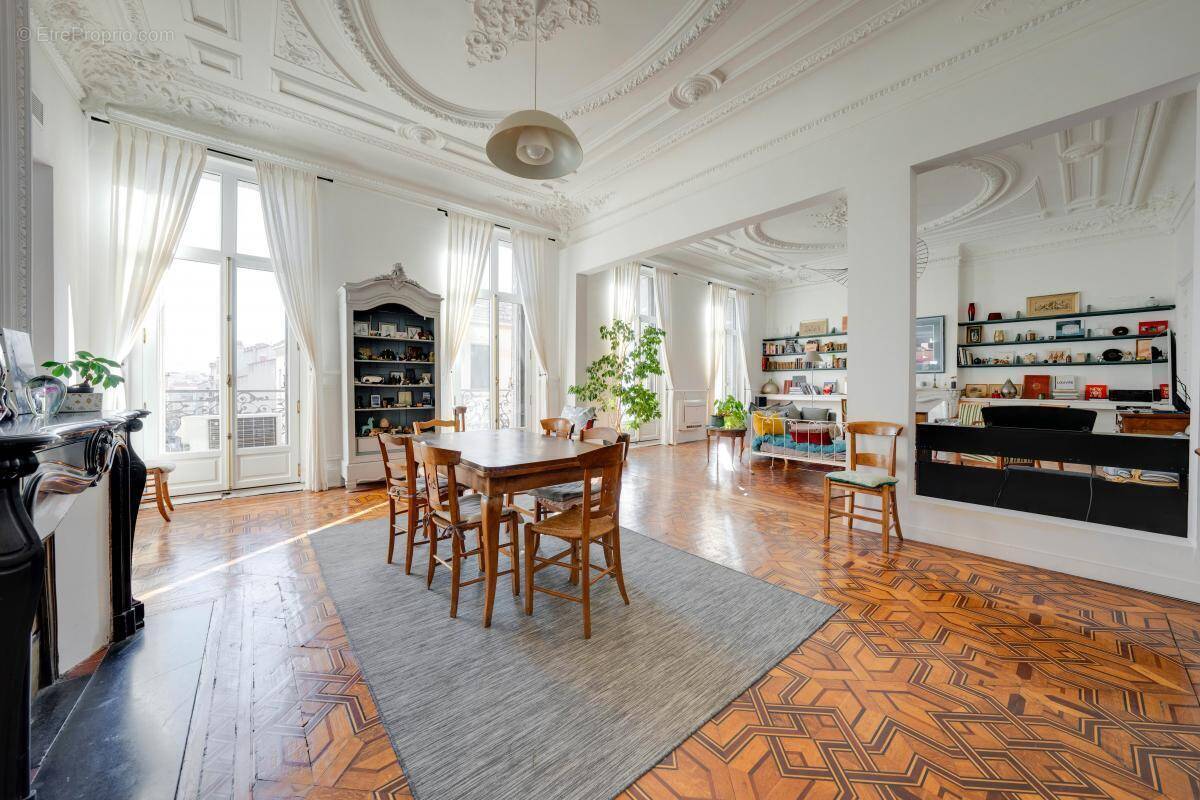 Appartement à MARSEILLE-6E