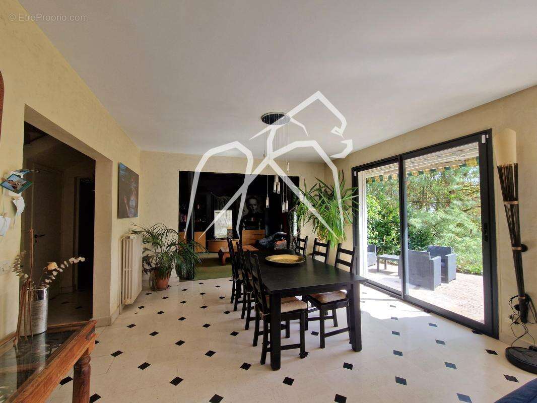 Maison à MONT-SAINT-AIGNAN