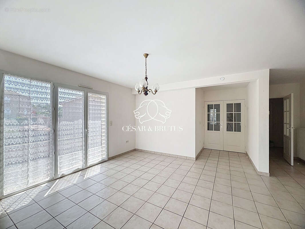 Appartement à PANISSIERES