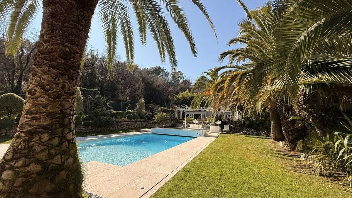 Maison à ROQUEFORT-LES-PINS