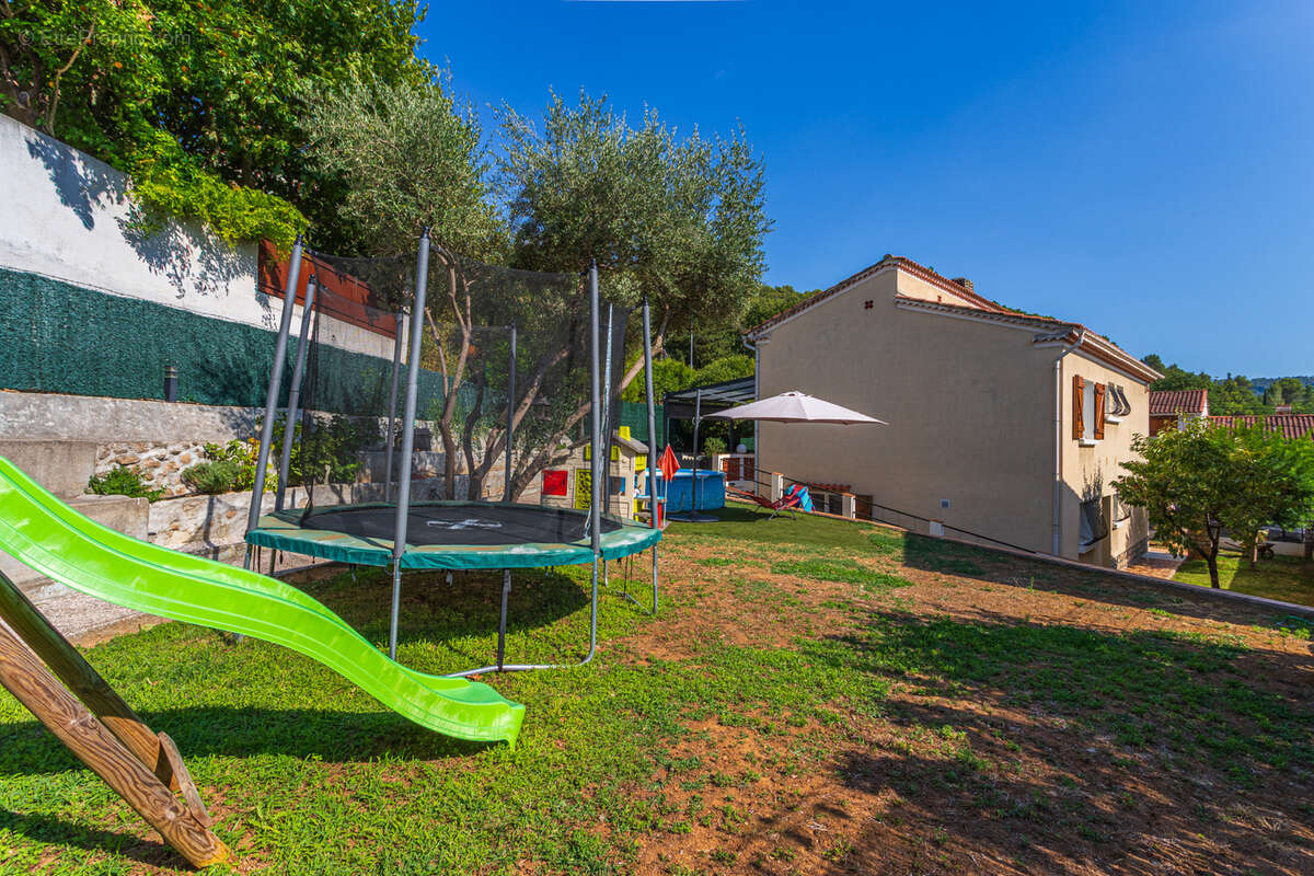 Maison à SOLLIES-TOUCAS