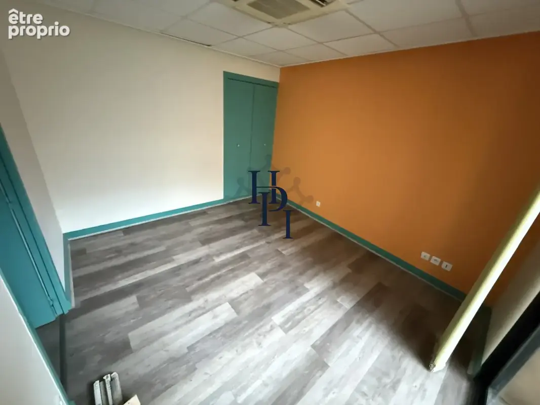 Vente local professionnel ou appartement en rez-de-chaussée Saint Affrique centre-ville - photo 6