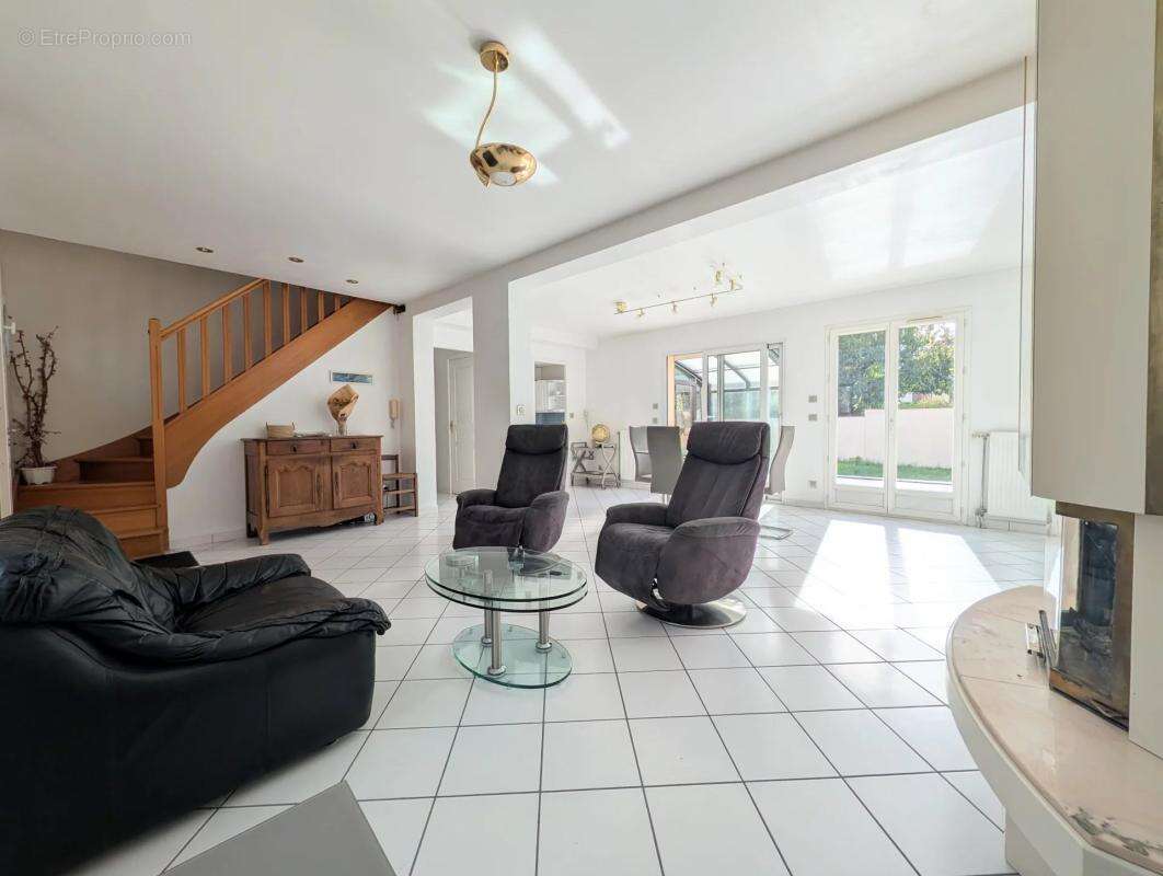 Maison à LES CLAYES-SOUS-BOIS