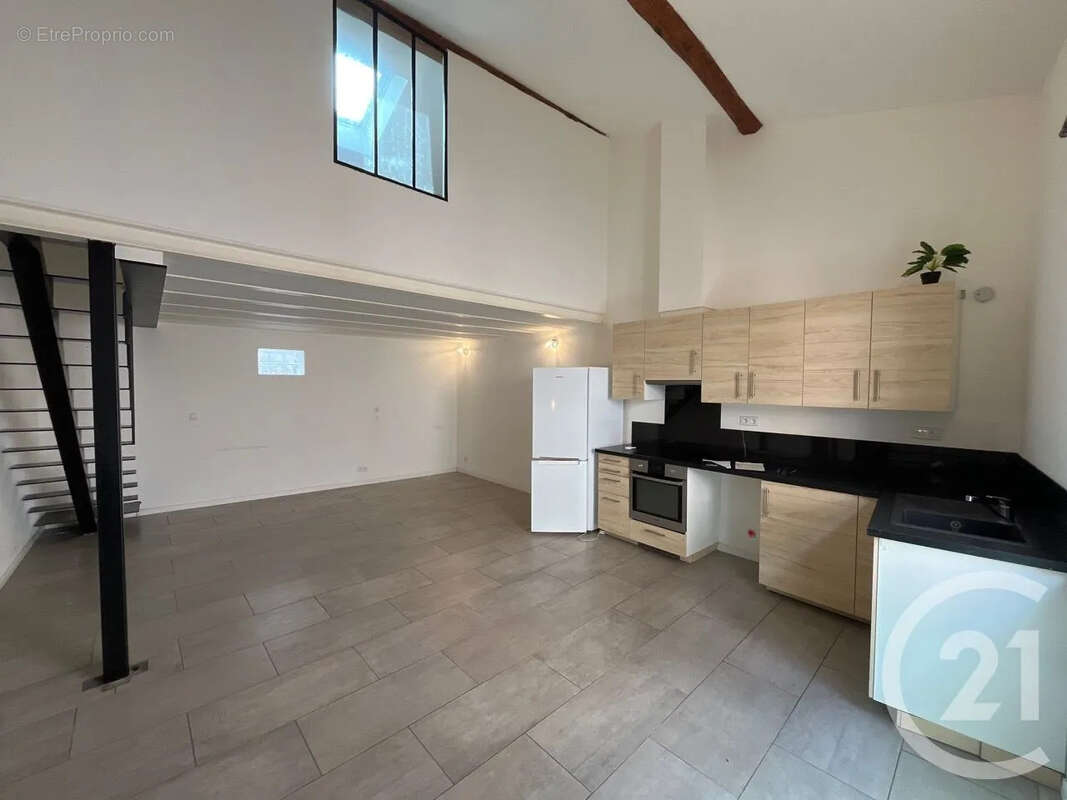 Appartement à SOLLIES-PONT