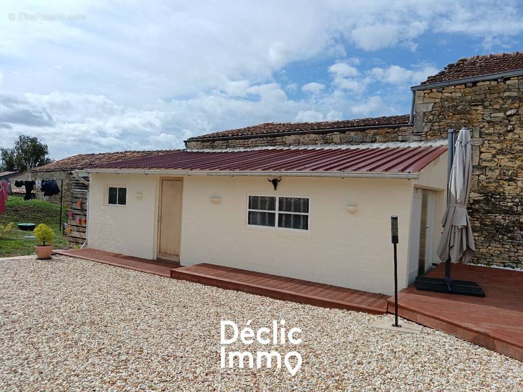 Maison en pierre avec dependances - photo 11