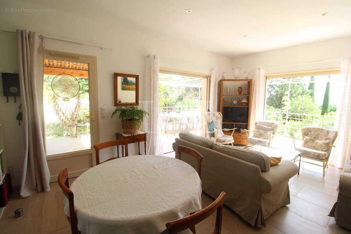 Maison à SAINT-SATURNIN-LES-APT