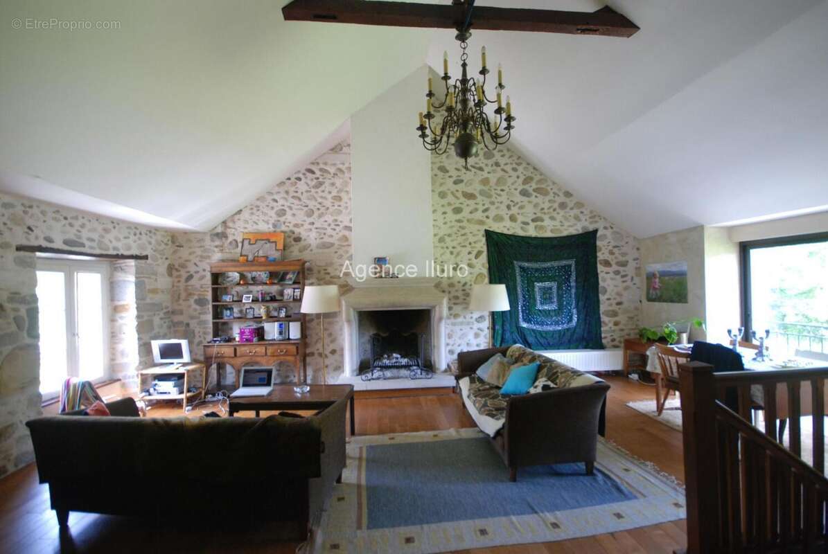 Annex-Living-Room - Maison à OLORON-SAINTE-MARIE