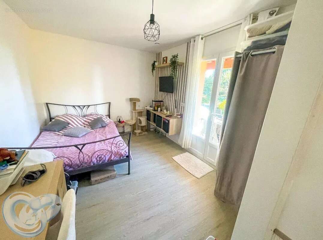 AUREL (84) - Grande maison récente de 170 m² avec 7 chambres sur 1600 m² de Terrain - - photo 8