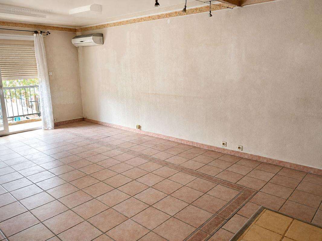 Maison de village, comprenant 1 appartement et 1 studio - photo 2