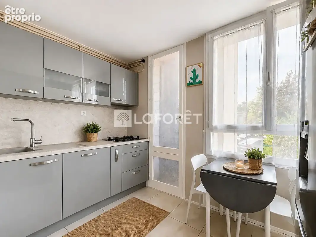 Caluire le bourg  - t4 traversant de 65.18 m² - photo 3
