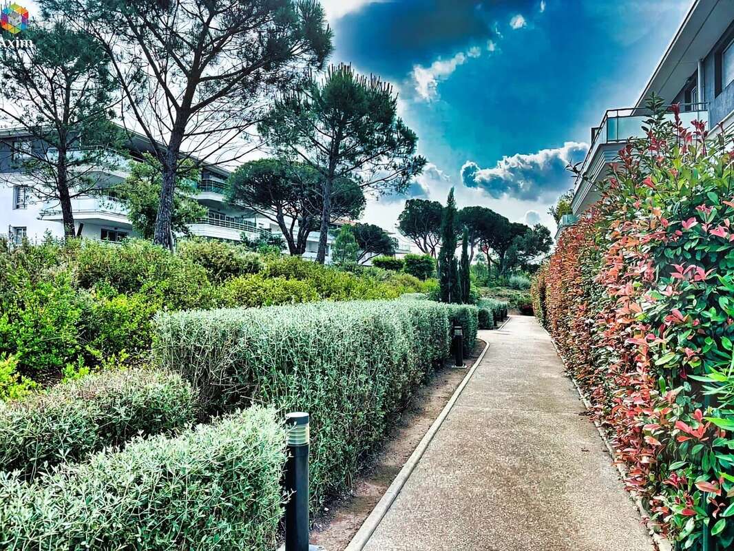 Appartement récent avec jardin, piscine et vue dégagée - photo 3