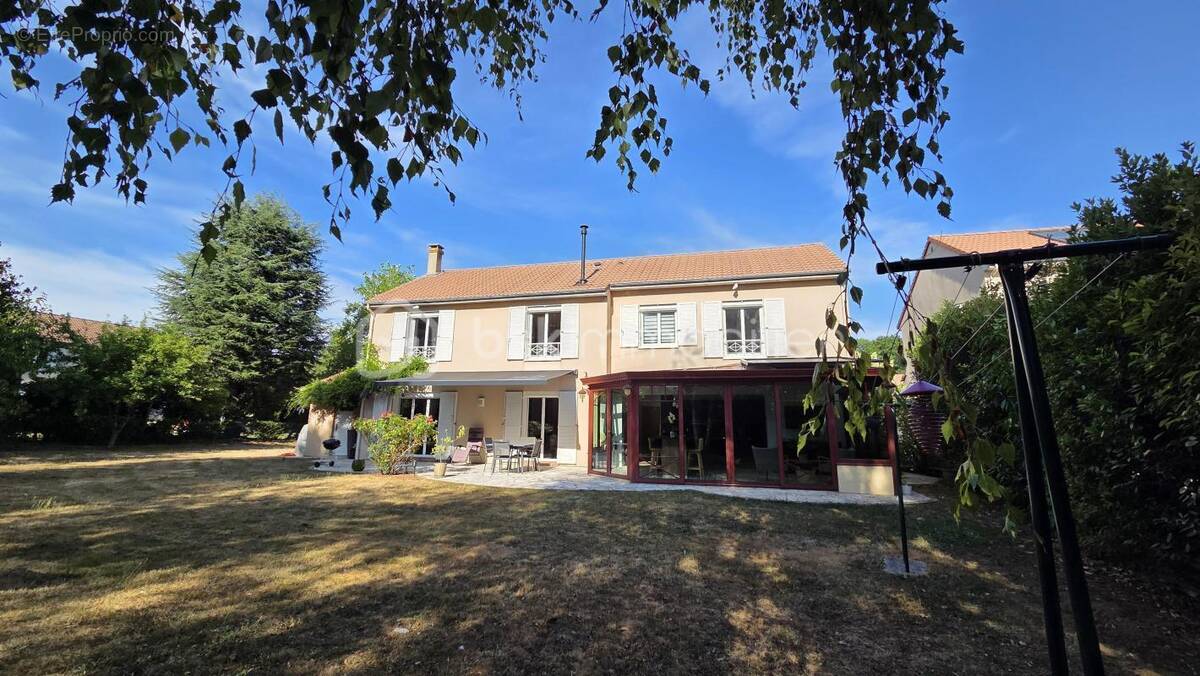 Maison à OZOIR-LA-FERRIERE