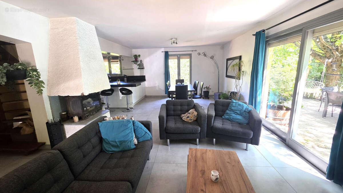Maison 5 chambres sur une parcelle de 3218m2 - photo 7