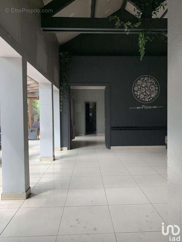 Photo 5 - Commerce à MARNES-LA-COQUETTE