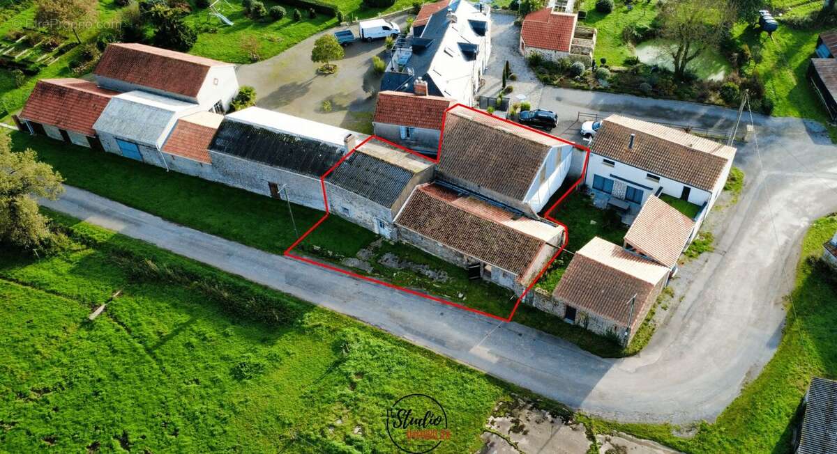 Maison à SAINT-HILAIRE-DE-CHALEONS