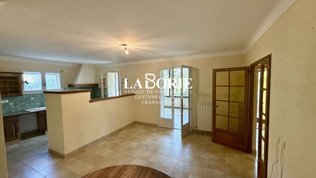 Maison 139 m² à Gordes  - photo 2