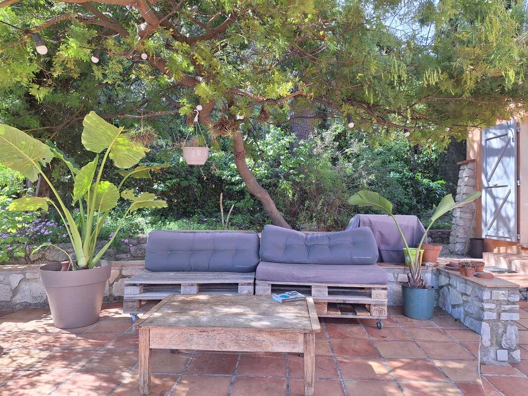 Maison à LE REVEST-LES-EAUX