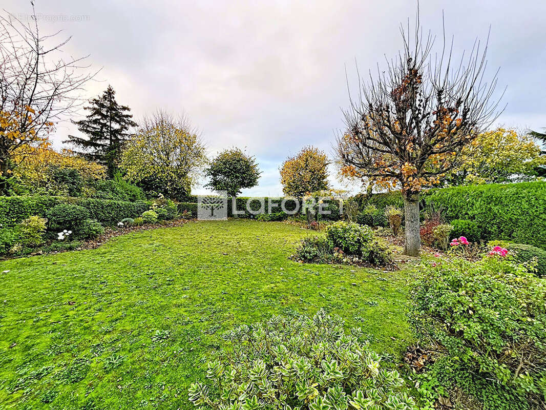 Maison à MORAINVILLIERS