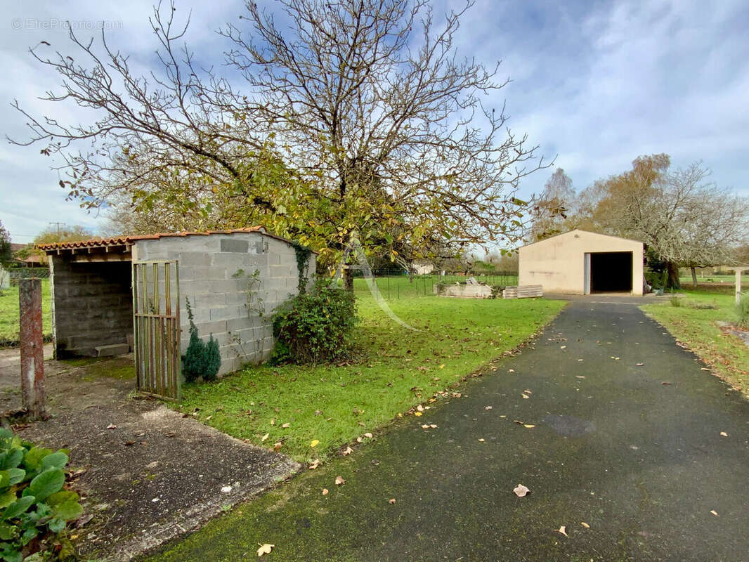 Maison à SAINT-SEVER-DE-SAINTONGE