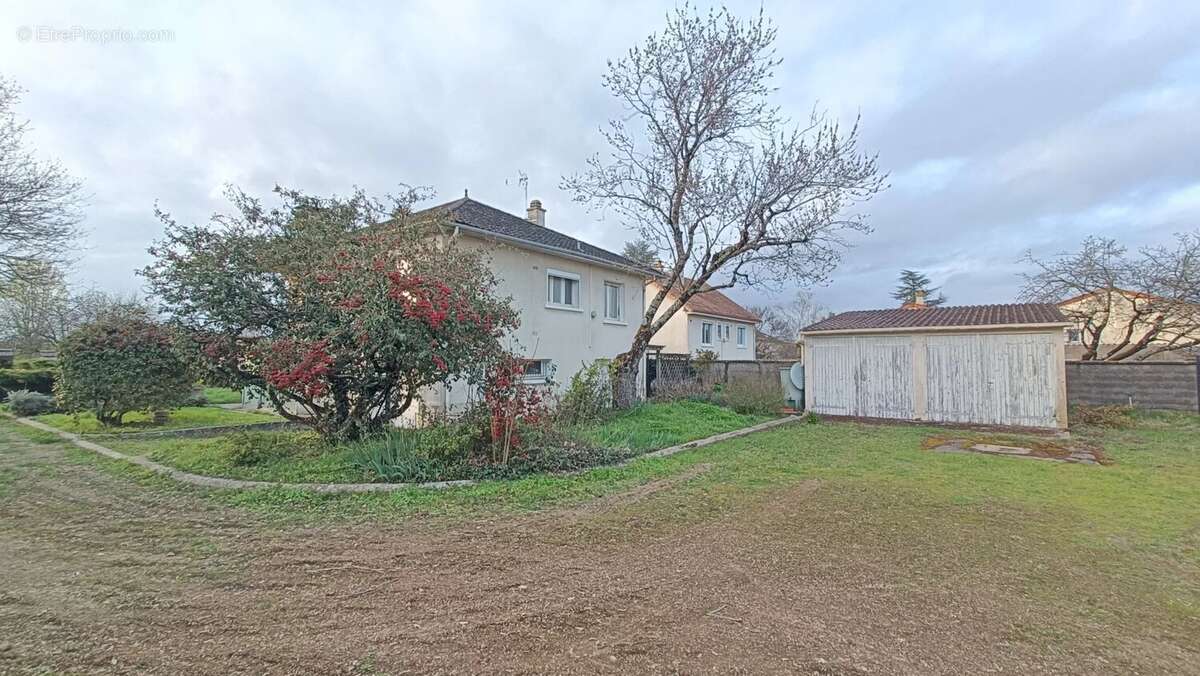 Maison à NEUVILLE-DE-POITOU