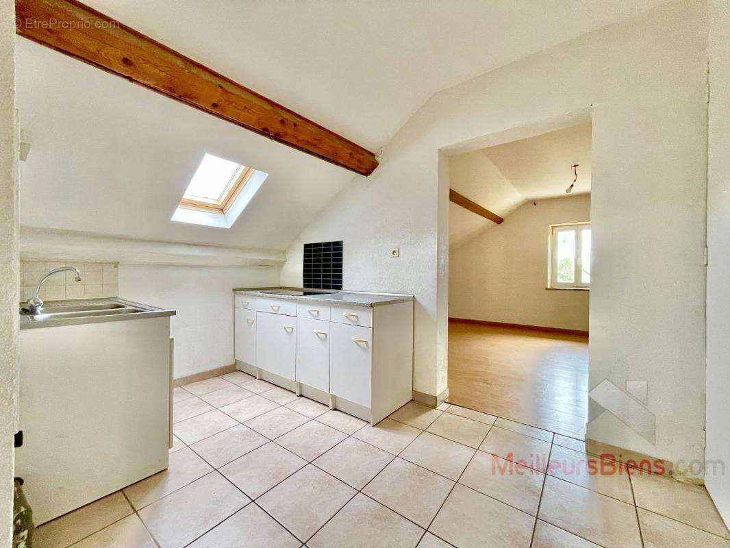 Appartement à MONTMOROT