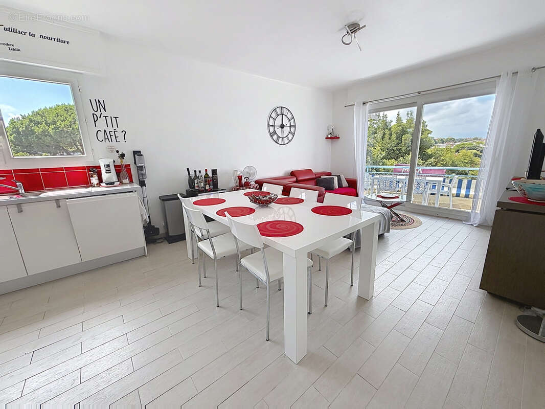 Antibes - la salis - dernier etage - 3 pieces - vue mer - photo 3