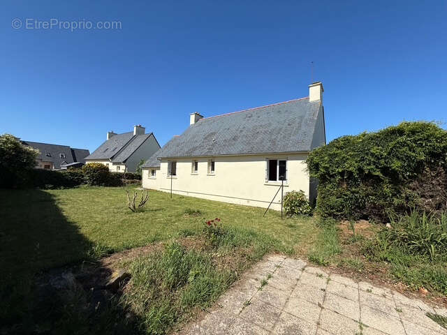 Maison à PLOUGRESCANT