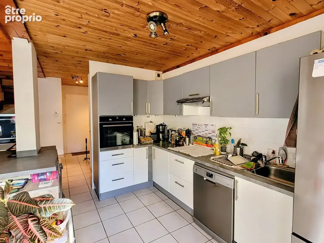 F4 Triplex 119 m² esprit maison avec garage - Plein centre Le Puy-en-Velay - photo 2