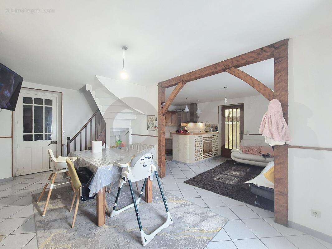 Maison à LE LARDIN-SAINT-LAZARE