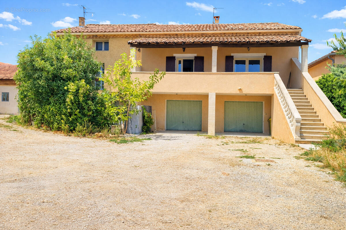 Maison à SAINT-SATURNIN-LES-AVIGNON