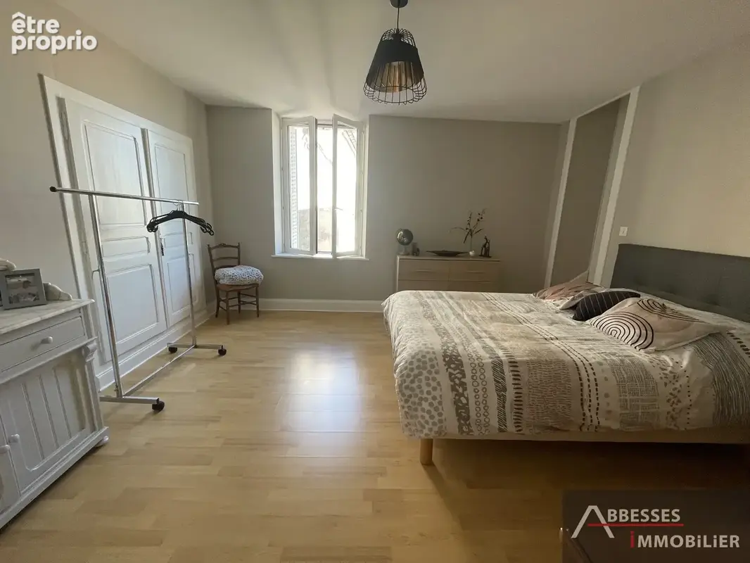 SAINT-AMÉ : Grand logement F7 'esprit maison de famille'  terrasse, terrain et stationnement - photo 16