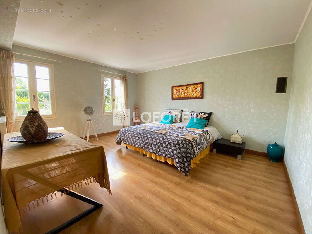 Maison à SAINT-GEORGES-DES-COTEAUX