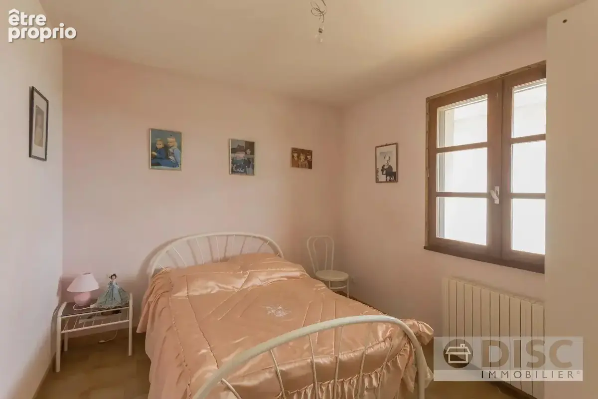Vaste propriété de plus de 500 m² avec jardin clos et nombreuses possibilités. - photo 14