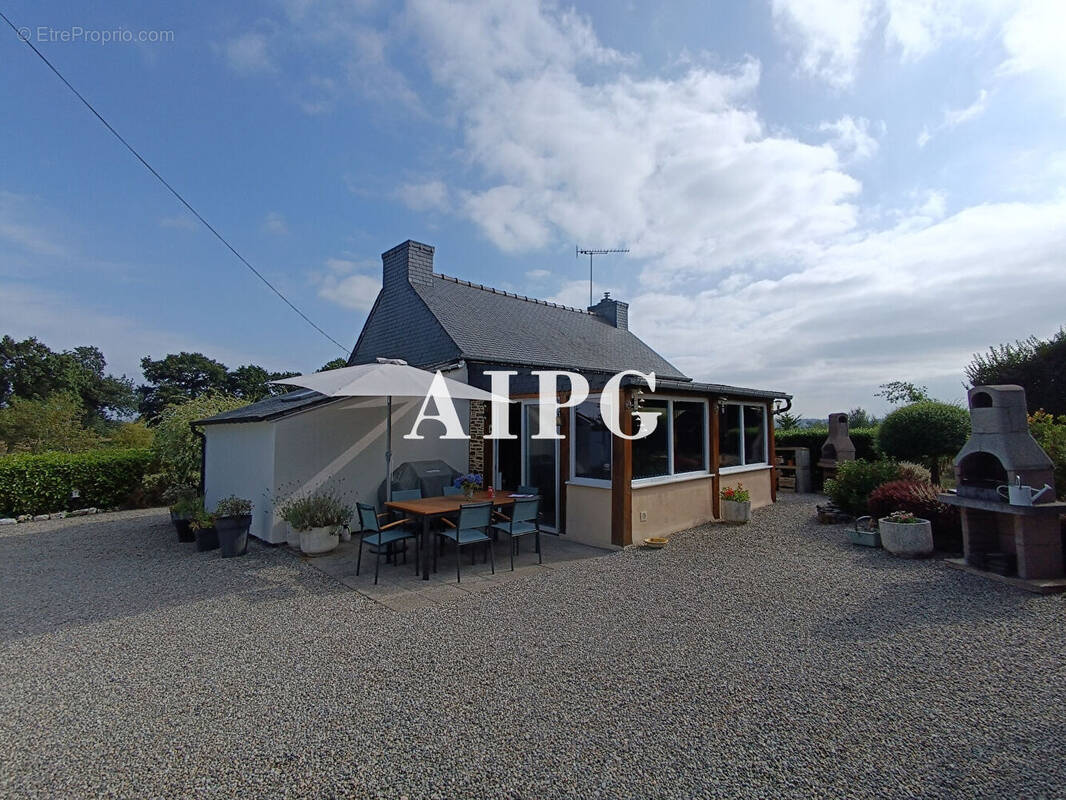 Maison à PLOUNEVEZ-QUINTIN