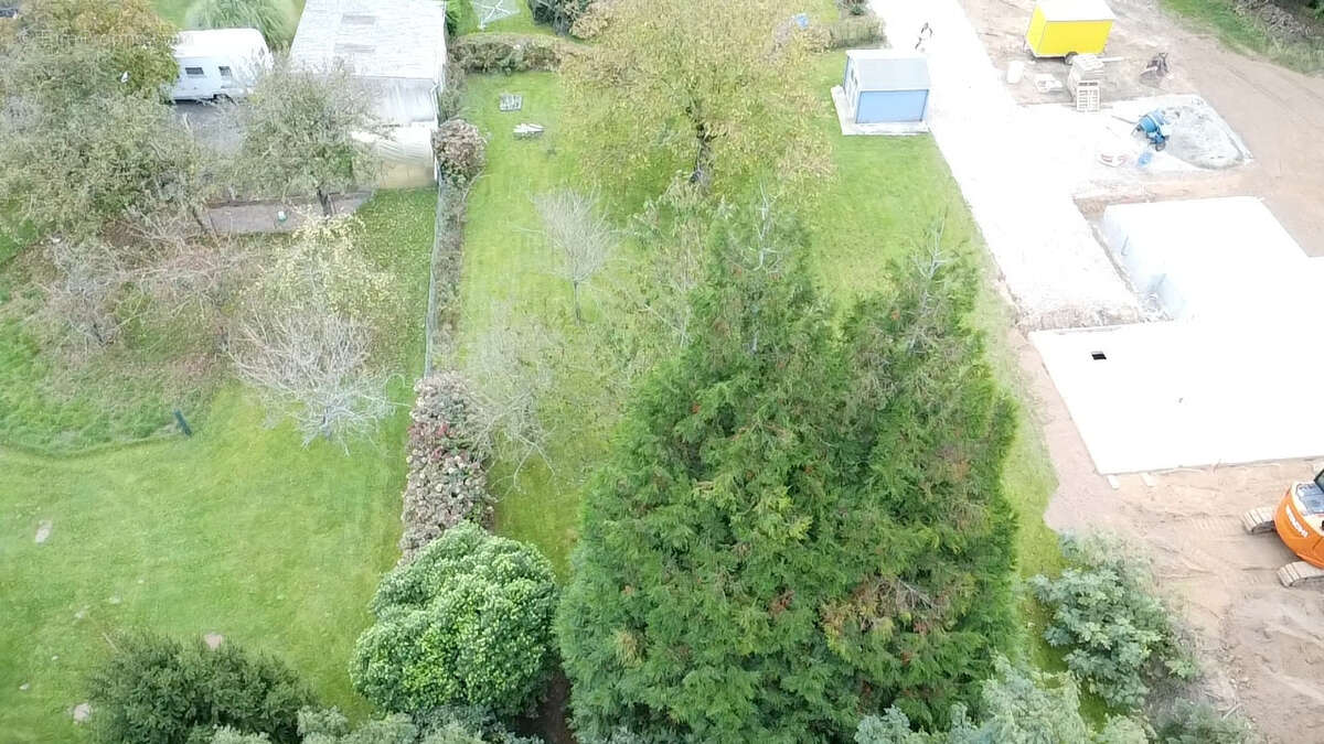 Terrain à SAINT-JEAN-DES-CHAMPS