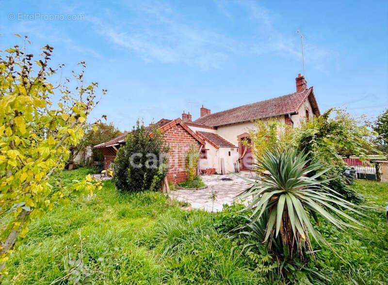 Maison à LA GUERCHE-SUR-L'AUBOIS