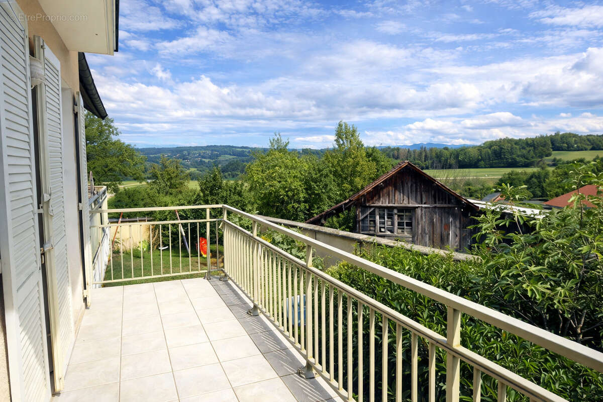 Appartement à ALLONZIER-LA-CAILLE