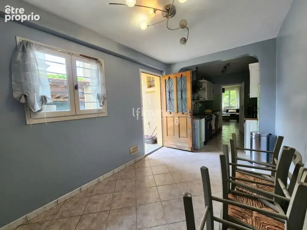 Maison familiale avec jardin et dépendance - photo 4