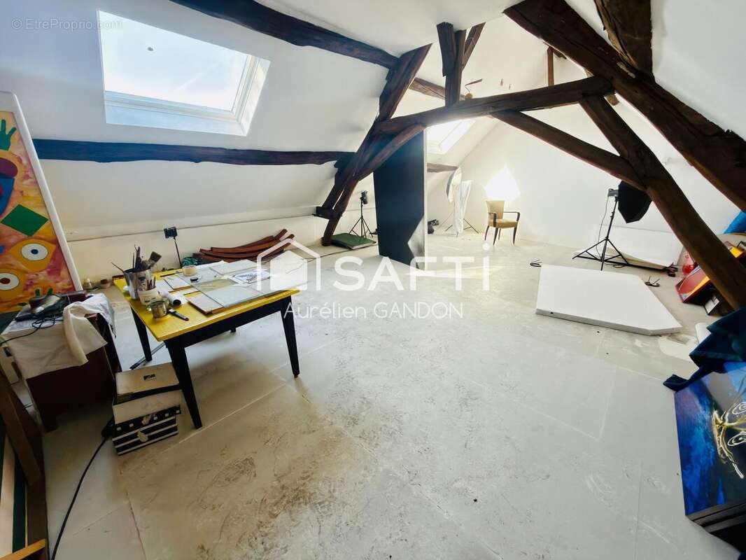 Maison 222 m² à Les Bordes  - photo 7