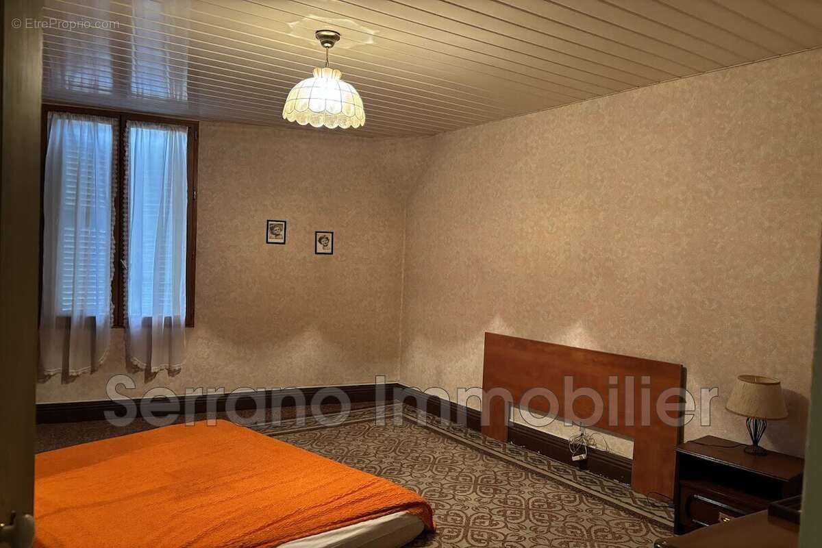 Appartement 350 m² à Beaucaire  - photo 6