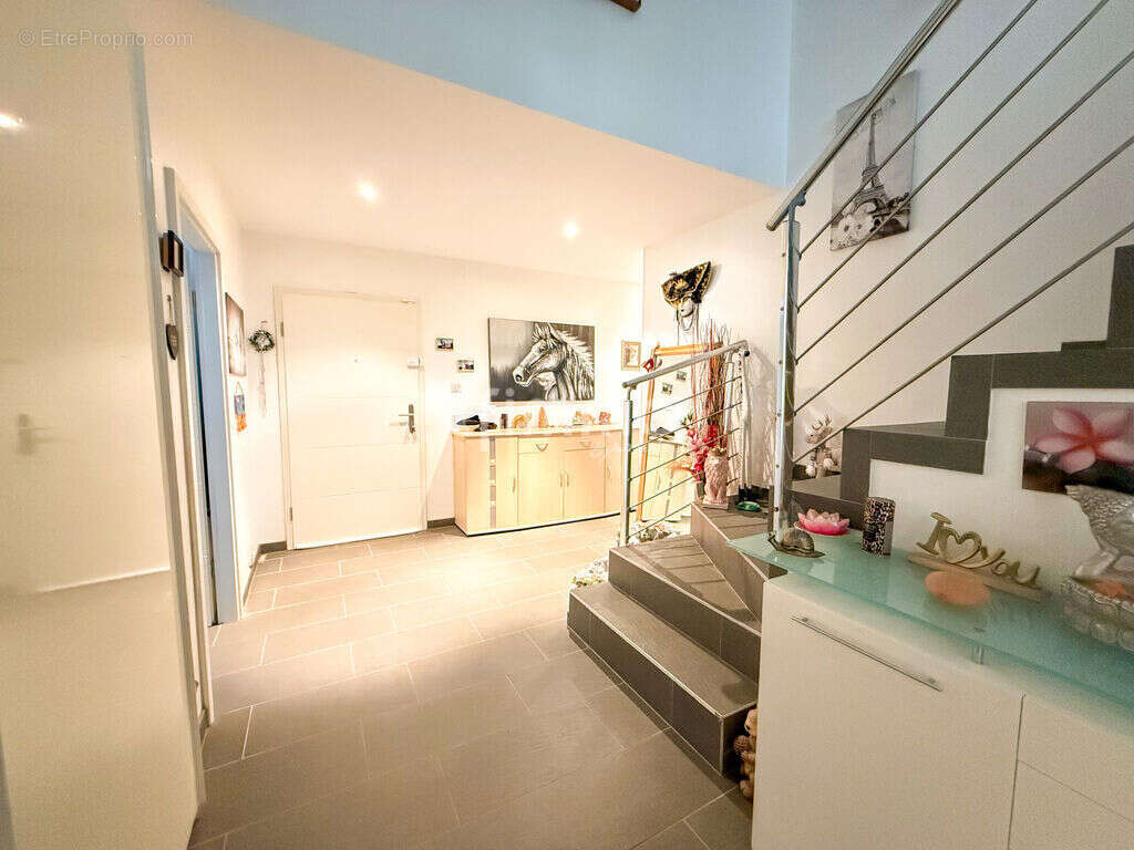 Buschwiller : Maison de Standing (255 m²) avec Rentabilité Intég - photo 3