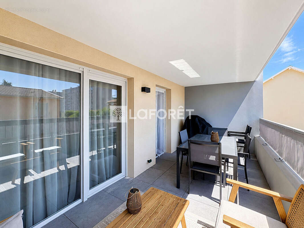Appartement à L'ARBRESLE
