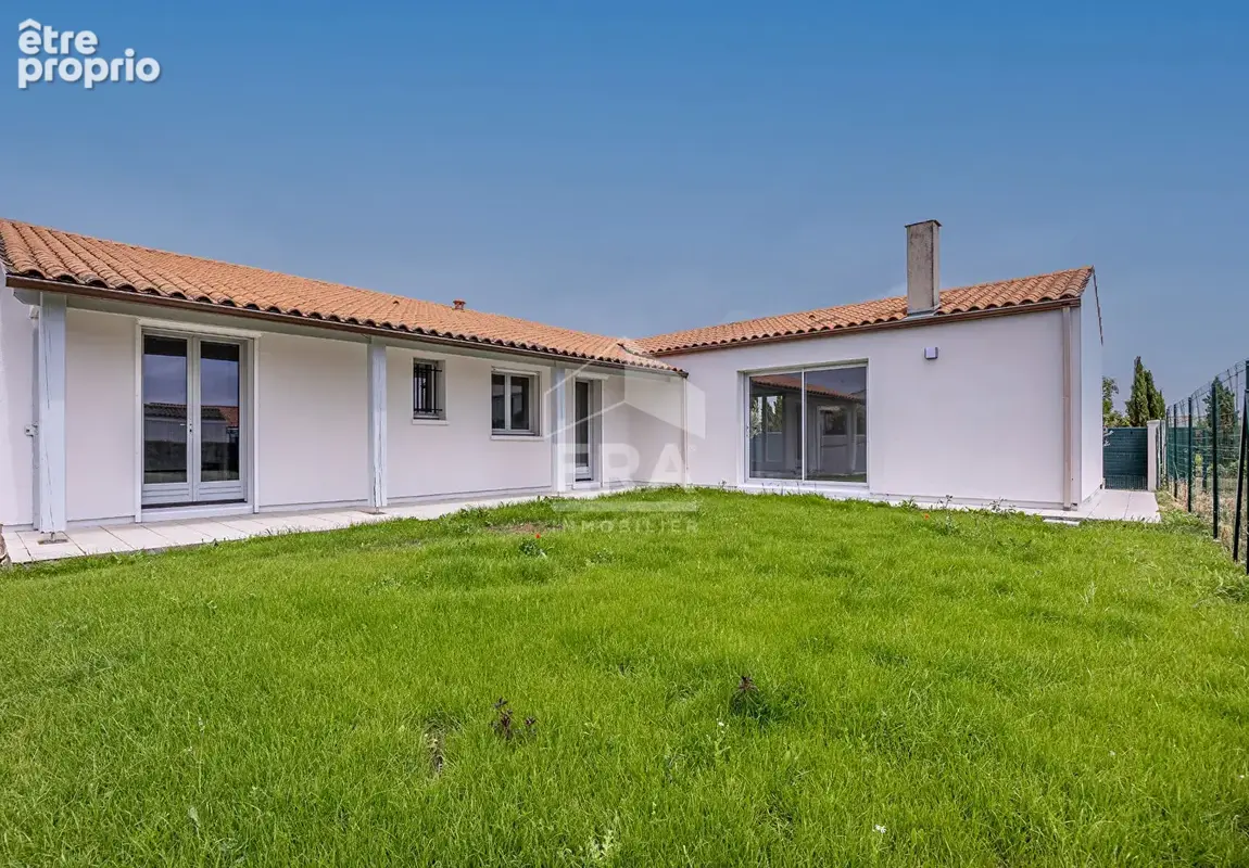 Photo Maison à Saint-Rogatien au prix de 499 900€