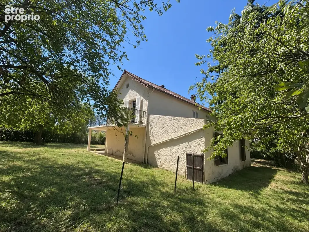 AUXY, confortable pavillon de 200m2, 4 chambres, 2 salons, garage et grand jardin clos. - photo 2