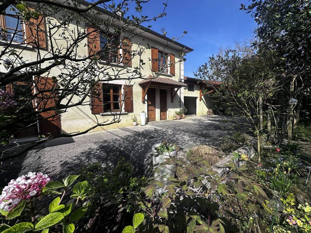 Maison à SAINT-SIMEON-DE-BRESSIEUX