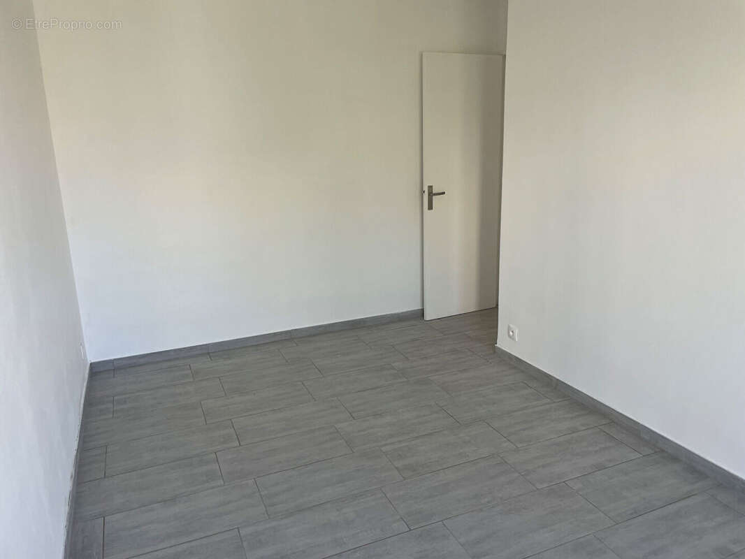 Appartement Toulon est  Aguillon 4 pièce(s) 78 m2 avec deux balcons de 11 et 9m2 et parking collectif - photo 6