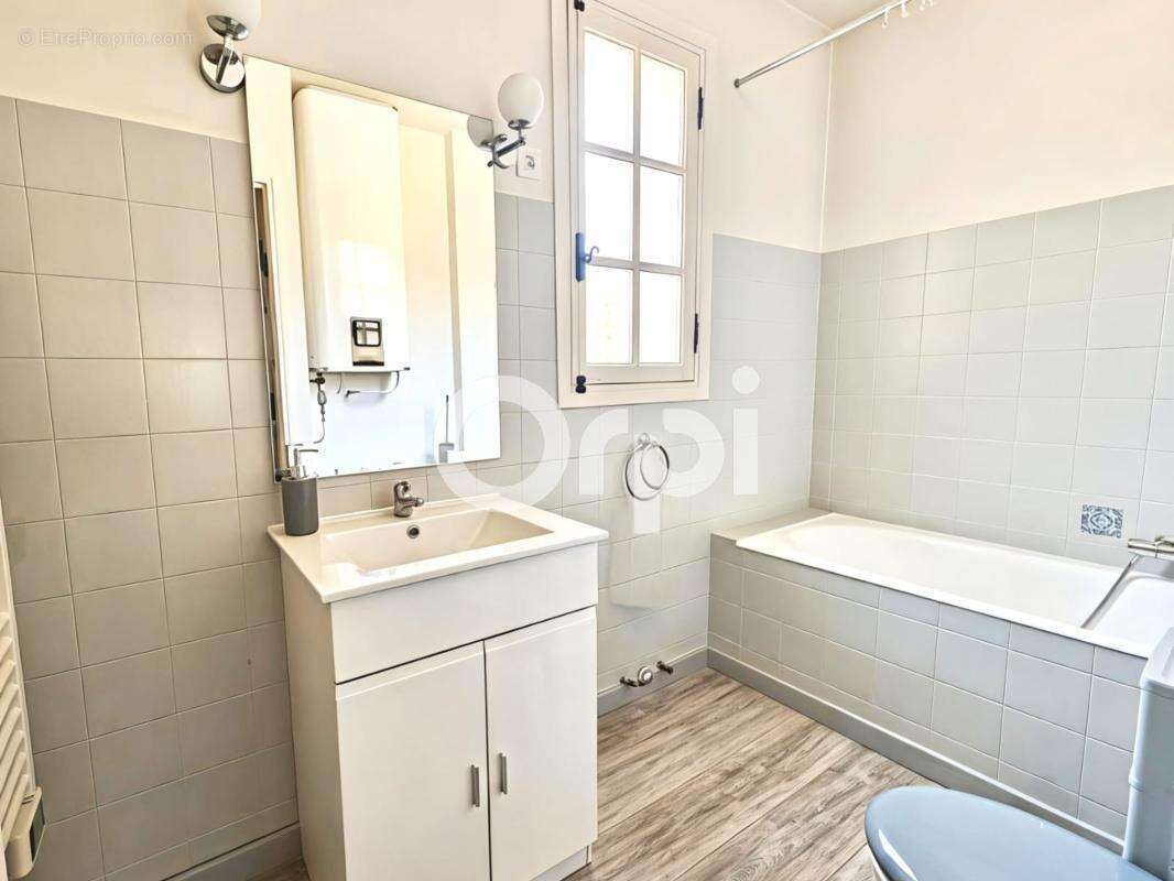 Logement avec terrasse - place de parking privée et cave - piscine / résidence sécurisée - photo 9