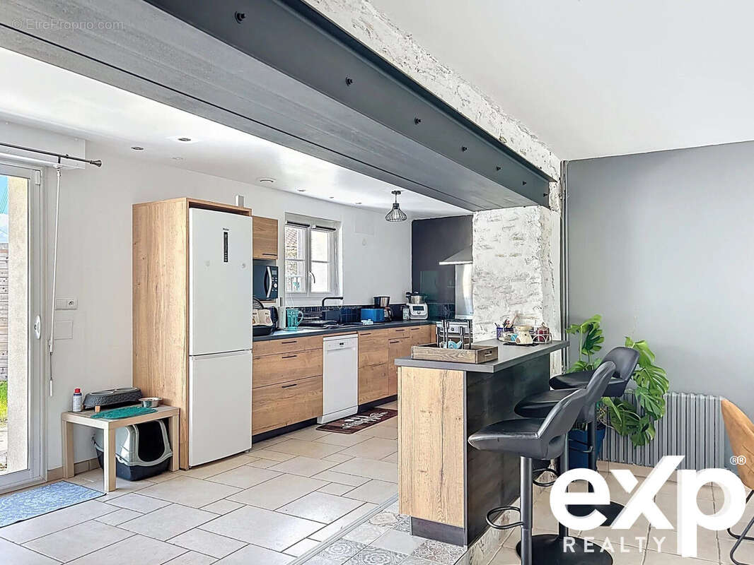 Maison à LA CHAPELLE-BASSE-MER