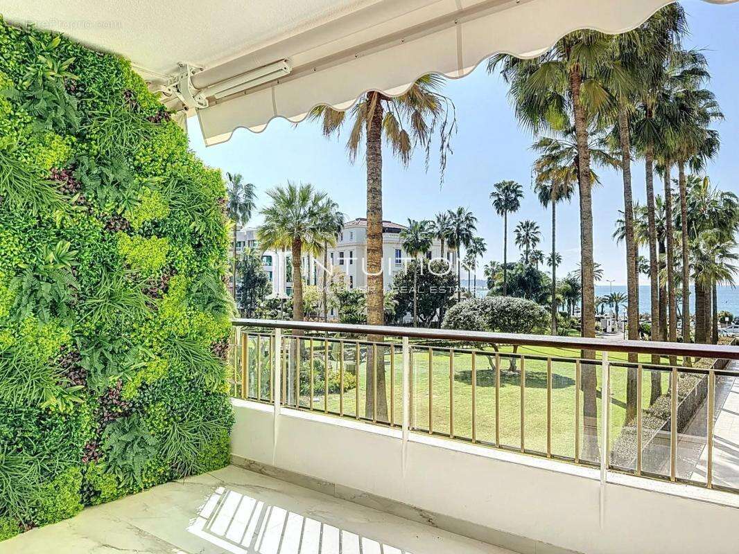 Cannes - Croisette : Magnifique appartement 3 pièces avec vue mer dans une résidence de renom - photo 21
