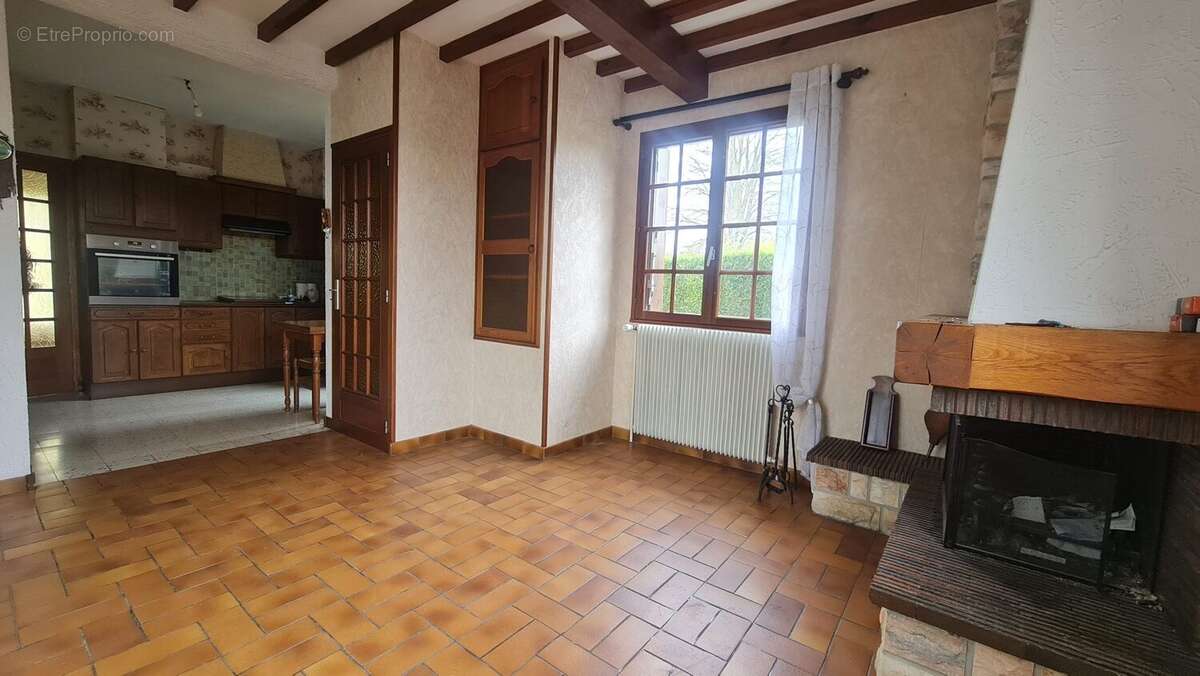 Maison à FEUQUIERES-EN-VIMEU